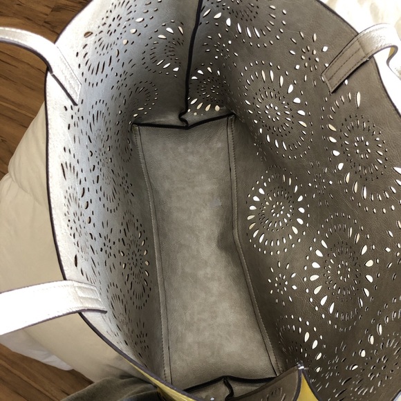 Large reversible yellow and silver tote - Picture 3 of 5